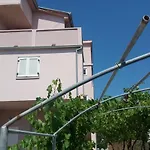 דירה Sindi