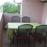 דירה Sindi לופאר