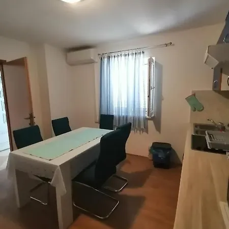 Sindi Apartamento *